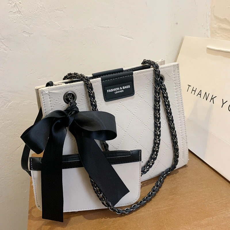 Large-Capacity Textured Chain Shoulder Bag