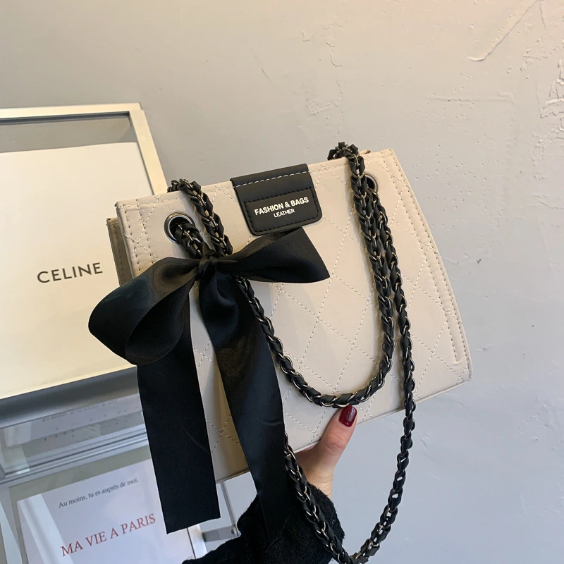 Large-Capacity Textured Chain Shoulder Bag