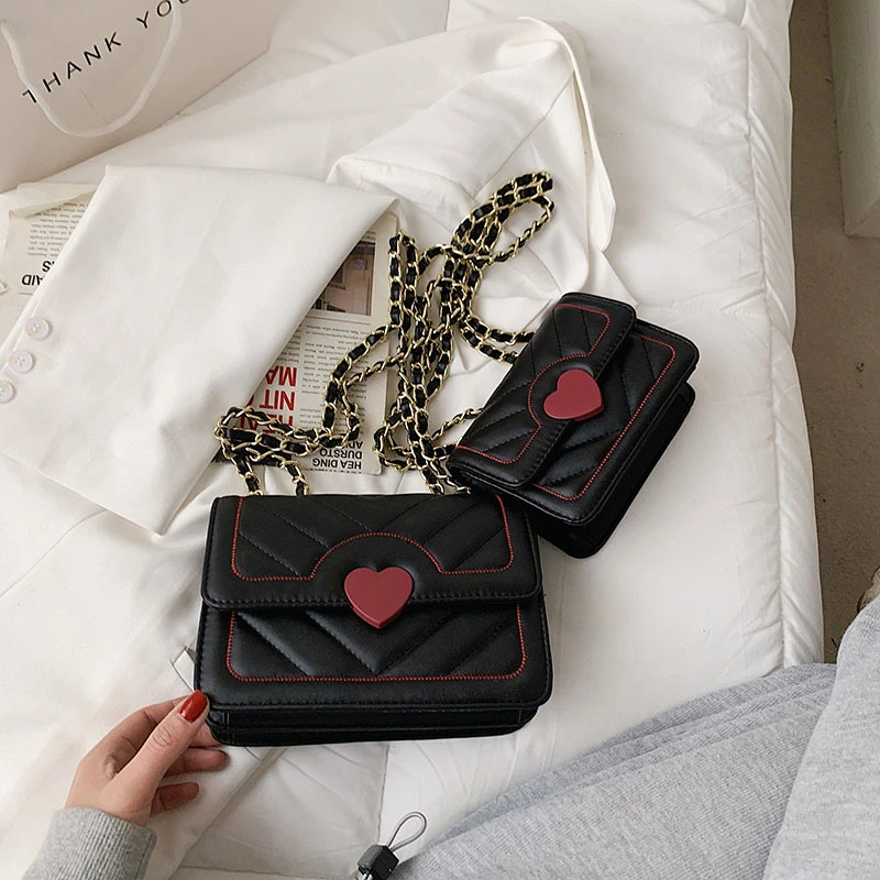 Popular underarm chain messenger bag texture this year