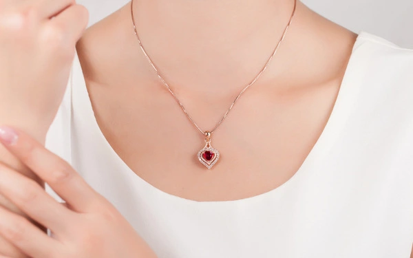 New Style Full Diamond And Micro Inlaid Colorful Gemstone Love Heart Pendant Luxury Simulation Diamond Ruby Necklace Jewelry Female