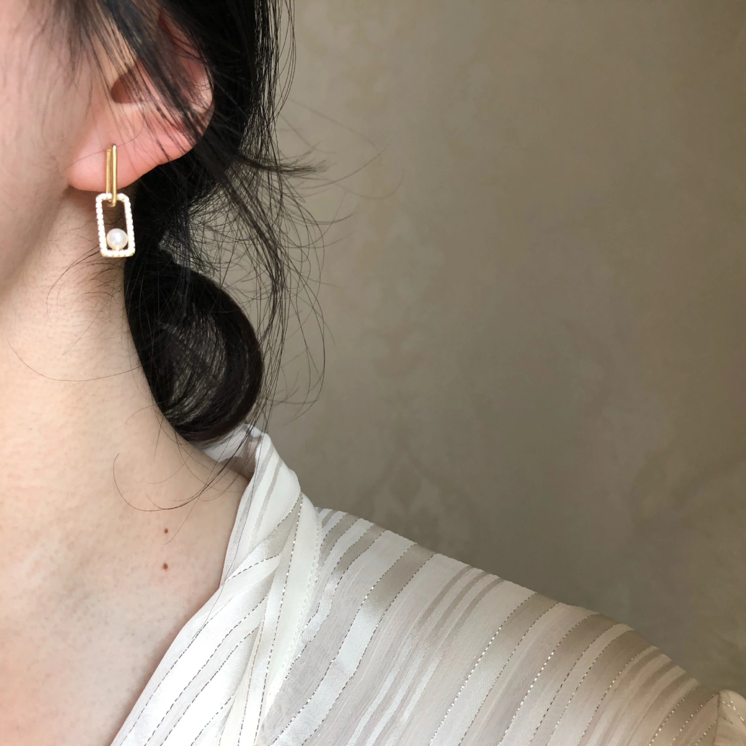 Asymmetrical Diamond Pearl Paperclip Shell Beads