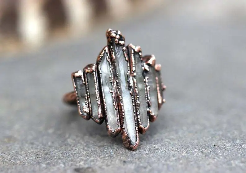 Irregular Rock Edging Vintage Ring Dripping Oil