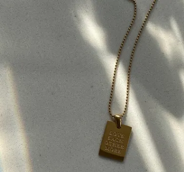  Nieuwe Sieraden Gift Niet-Aanslag 18K Vergulde Persoonlijkheid Woorden Gegraveerd Vierkante Plaat Rvs Ketting Voor vrouwen