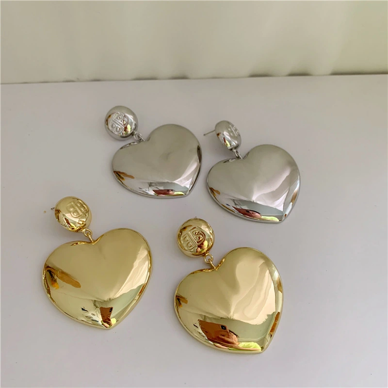 European And American Exaggerated Gold Glossy Love Ear Ornaments