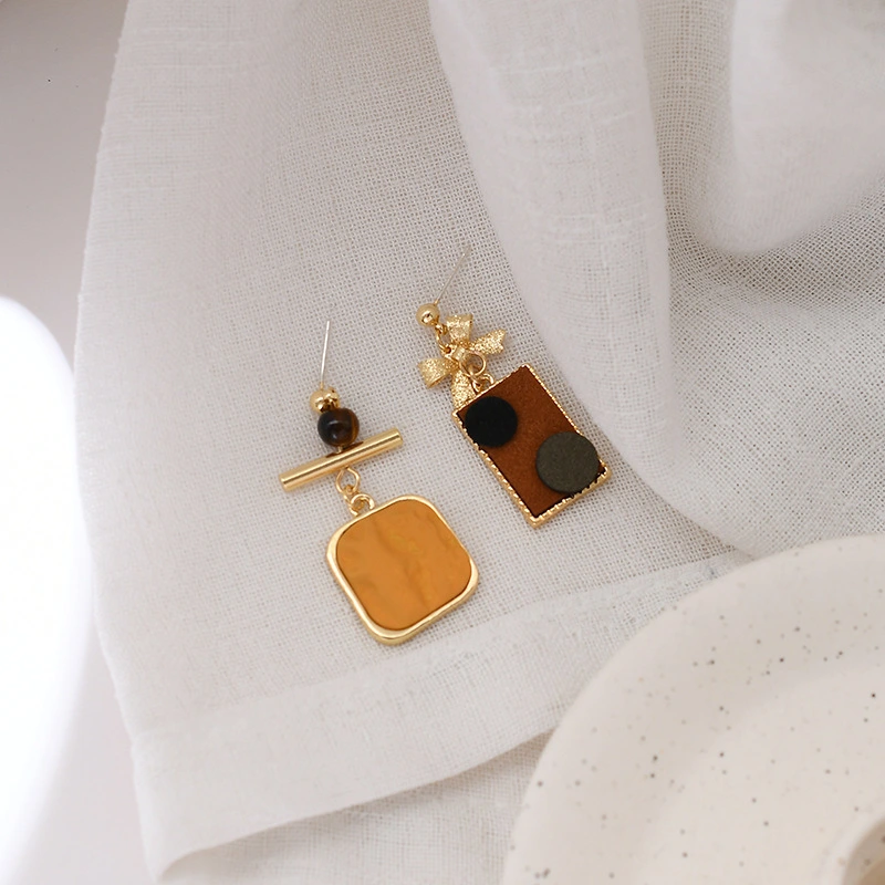  Needle Korean Oil Painting Style Retro Simple Temperament Asymmetric Niche Earrings Personality Creative Art Stud Earrings