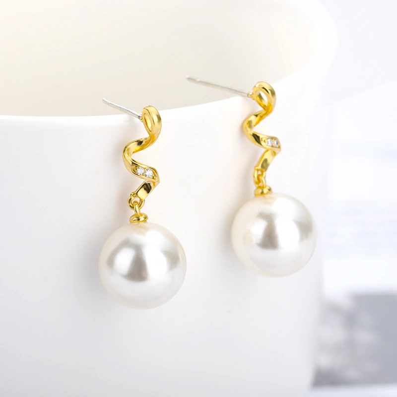 Light And Luxurious Personality Simple Pearl Earrings