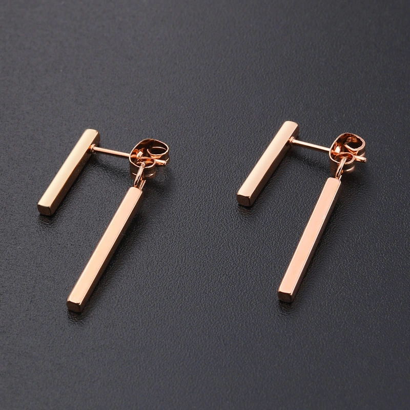 Stainless Steel Ear Pins On Both Sides Of Titanium Steel