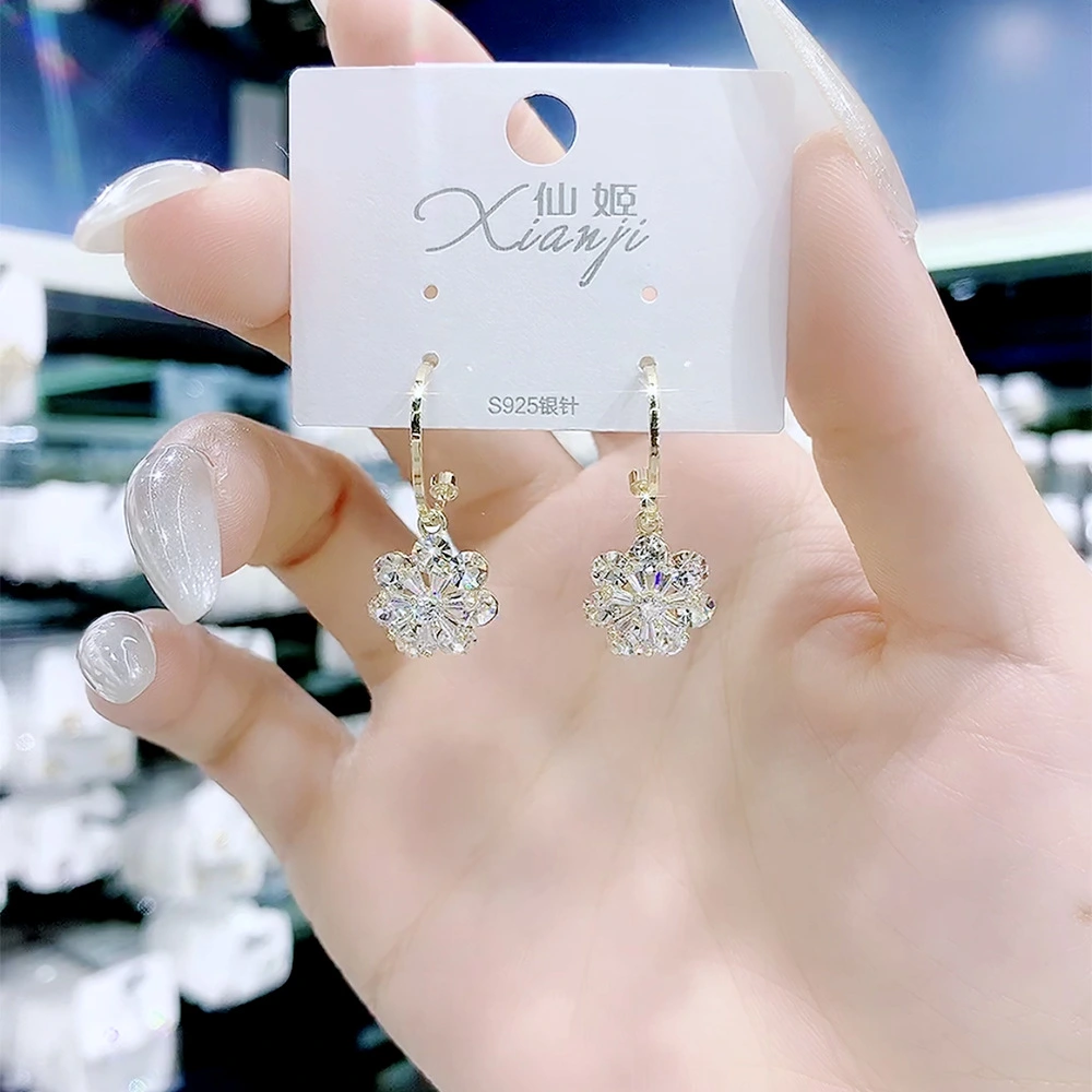 Sweet And Fashionable Flower Short Earrings