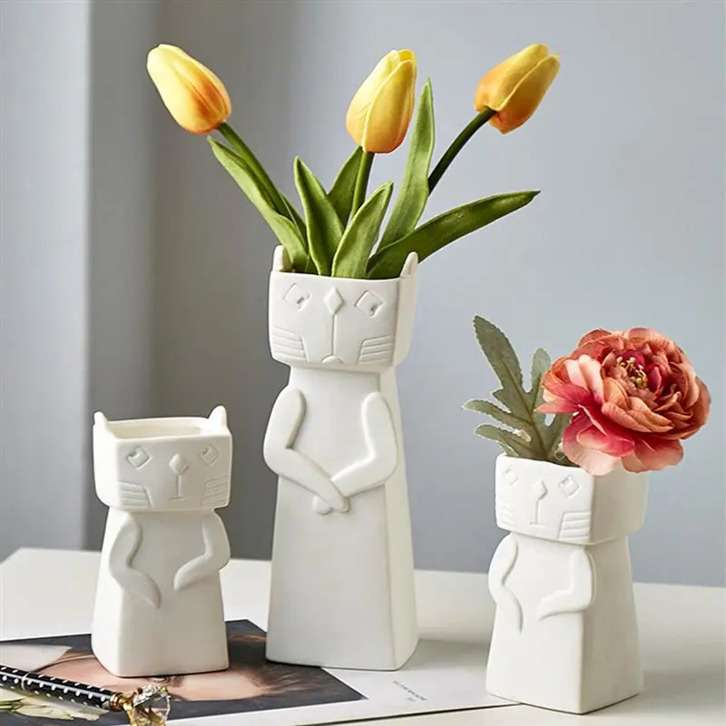 Literary And Modern White Ceramic Small Vase