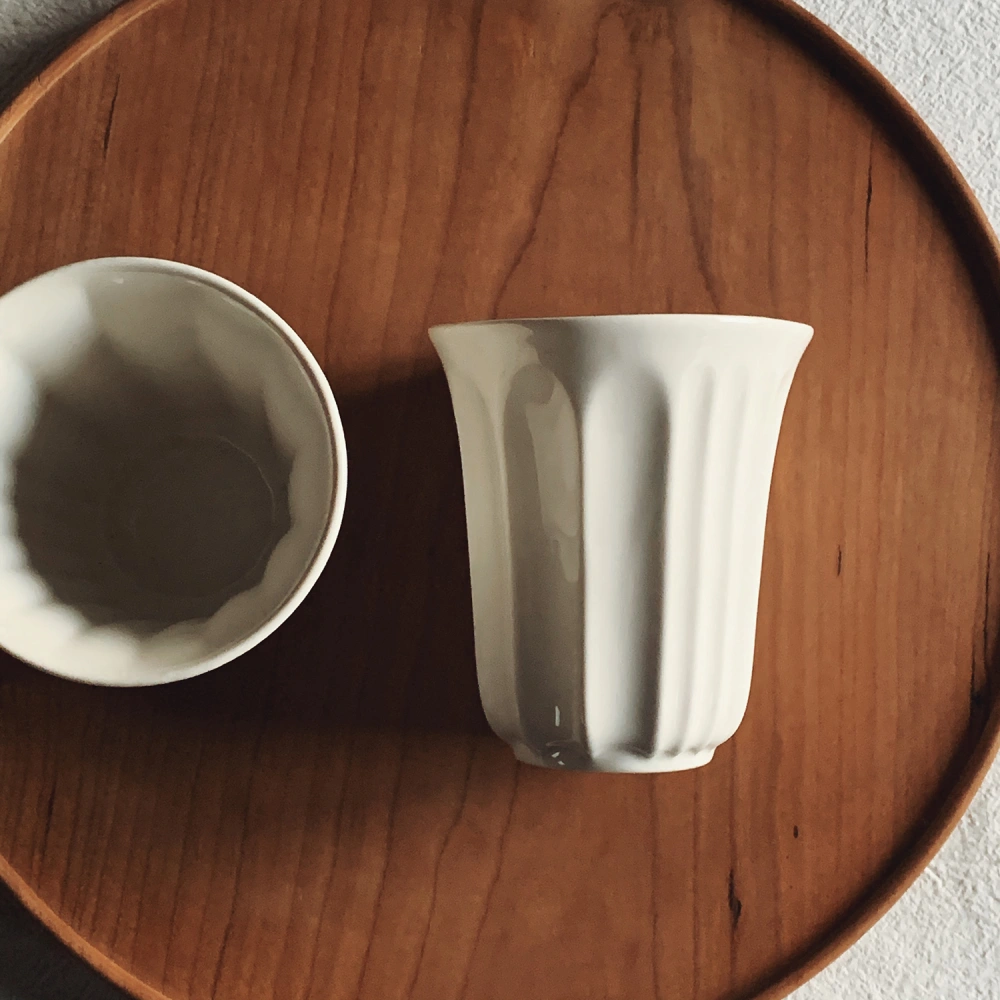 Collect Time Holding a Cup Of Hot Qiaoying Single Irregular Stripe Coffee Cup