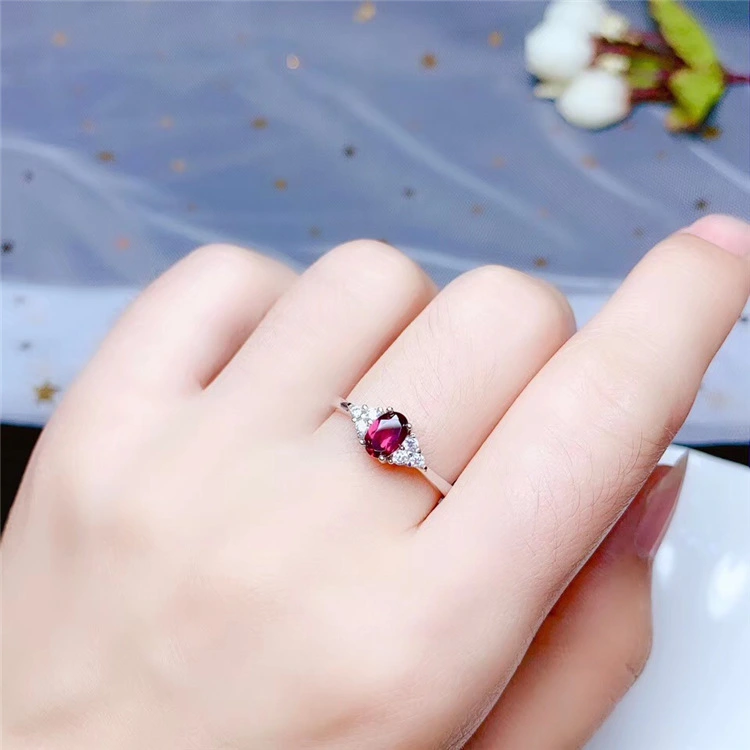 Simple Atmosphere Natural Magnesia Aluminum Garnet Ring