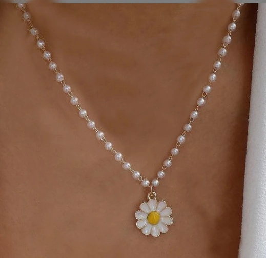 Chrysanthemum Clavicle Chain European And American Creative White Daisy Necklace