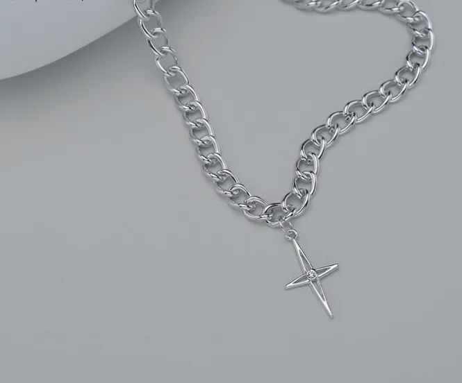 Korean Version Of INS Wind Light Luxury Hollow Four-pointed Star Diamond Item