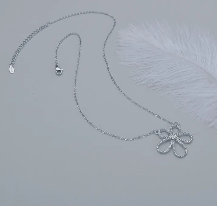 Exquisite Diamond Flower Pendant Necklace