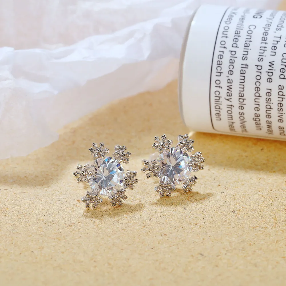 Fashion Simple Snowflake Inlaid Zircon Copper Earrings