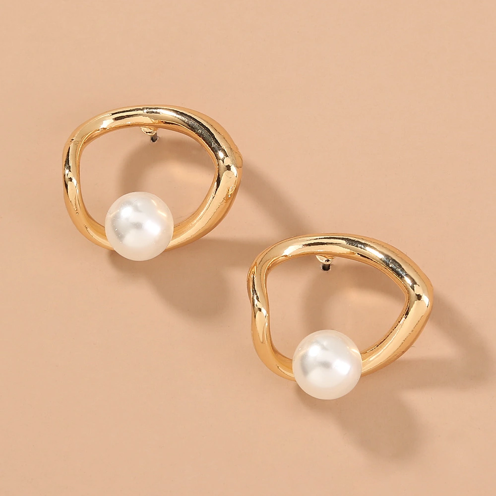 Metal Hollow Love Pearl Earrings Women Simple Retro Fashion All-match Earrings