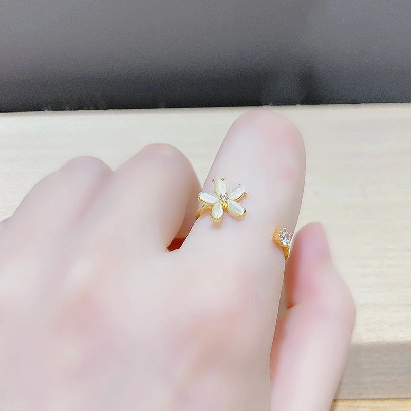 Adjustable Women's Daisy Flower Ring