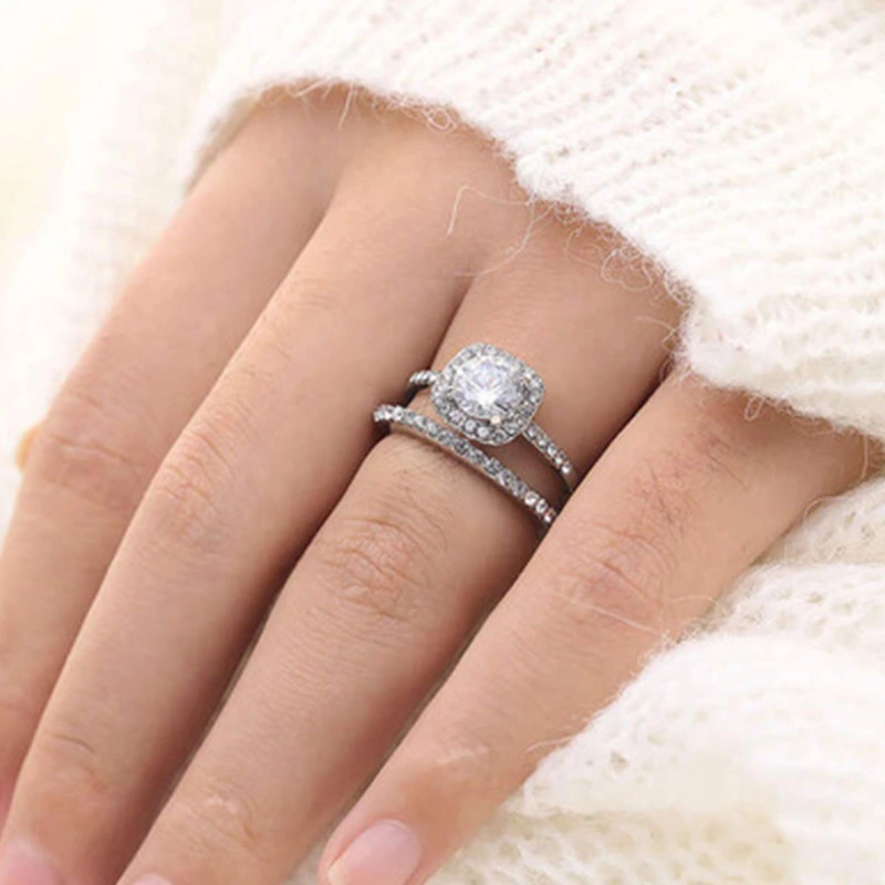 Fashion Simple Four-claw Zircon Ring