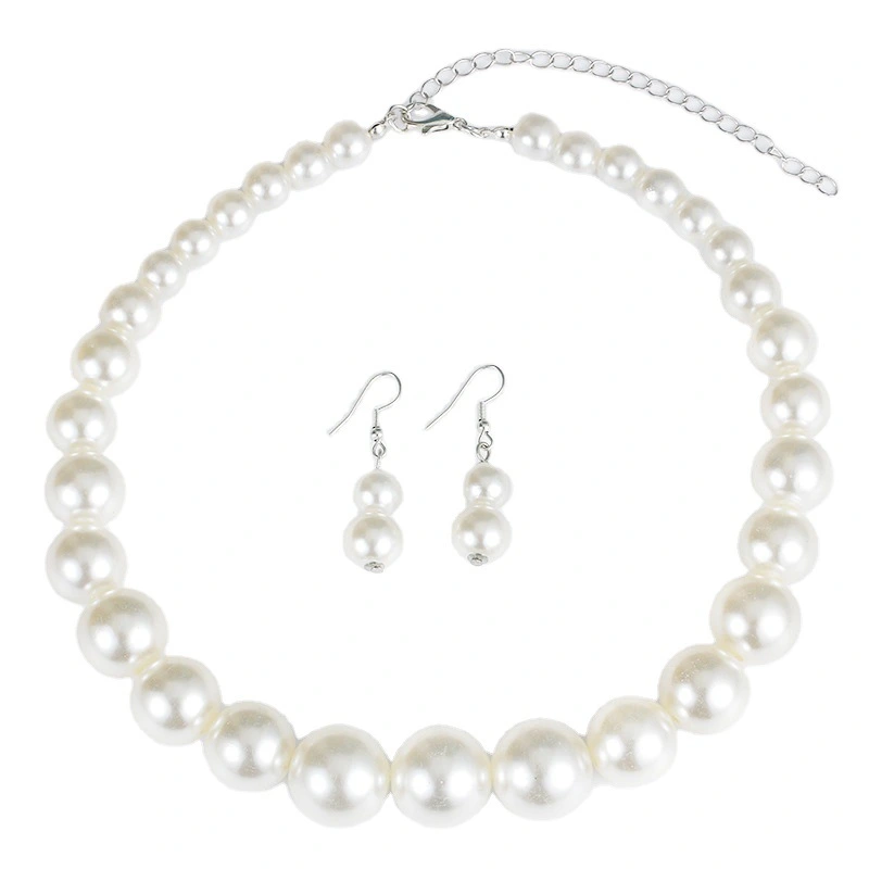 Exaggerated Pearl Necklace And Two-piece Earrings