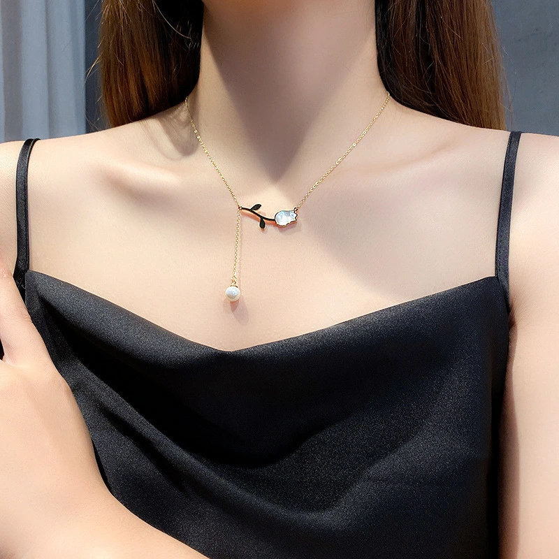 Fashion Exquisite Tulip Titanium Steel Necklace Pearl Tassel Clavicle Chain