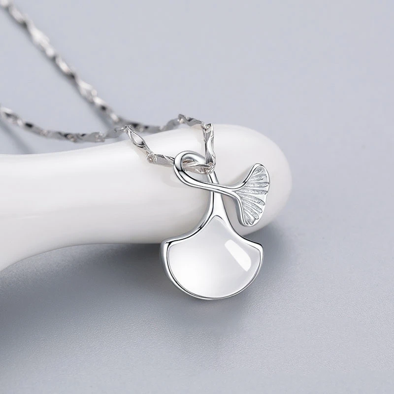 Ginkgo Leaf Clavicle Chain Small Design Light Luxury Simple Pendant