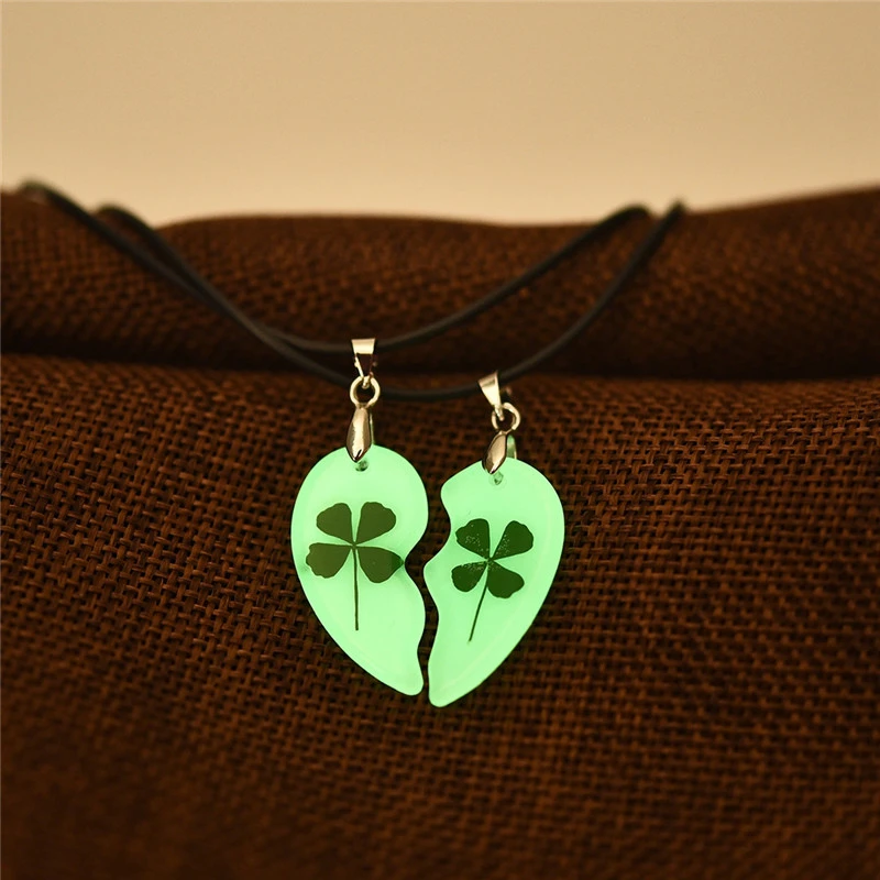 Clover Luminous Couple Necklaces Heart Shape Pendant Natural Dried Flower Glow In The Dark Jewelry