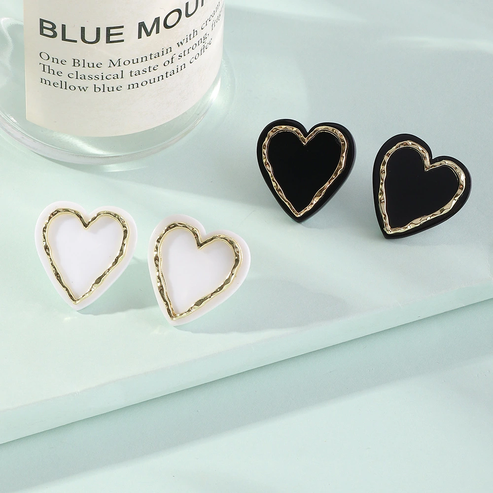 Small And Exquisite Alloy Acrylic Peach Heart Earrings