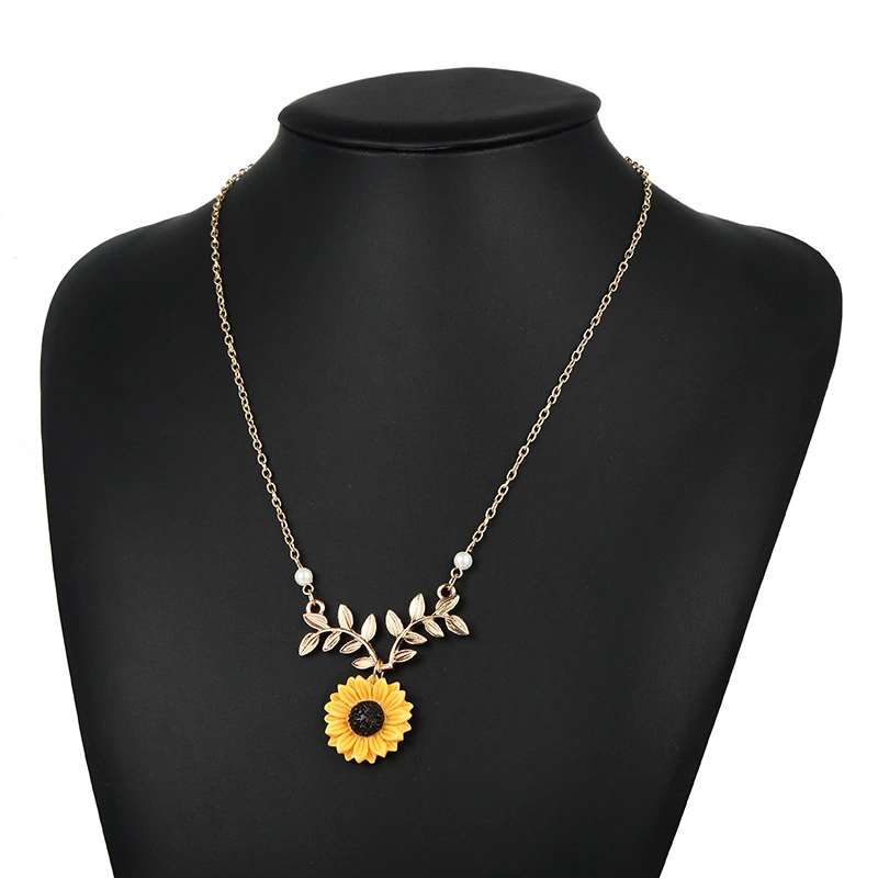 Jewelry Pearl Sun Flower Pendant Necklace European And American Temperament Fashion Accessories