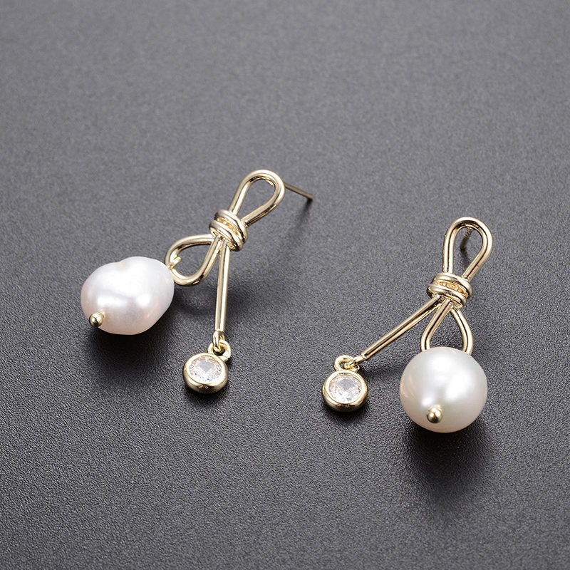 European And American Niche Long Design Pearl Earrings