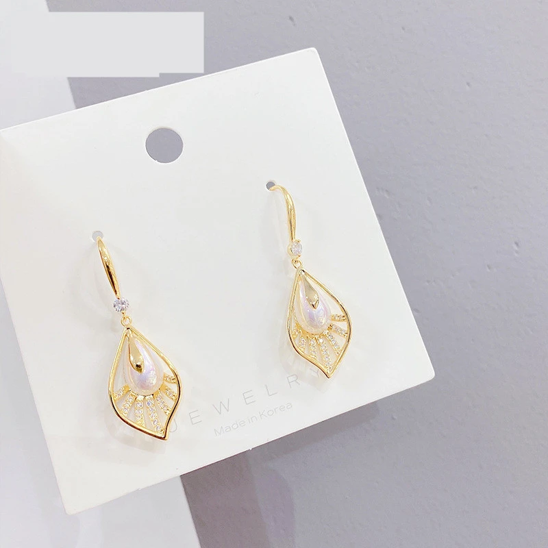 Temperament Leaf Micro-inlaid Zircon Earrings Earrings