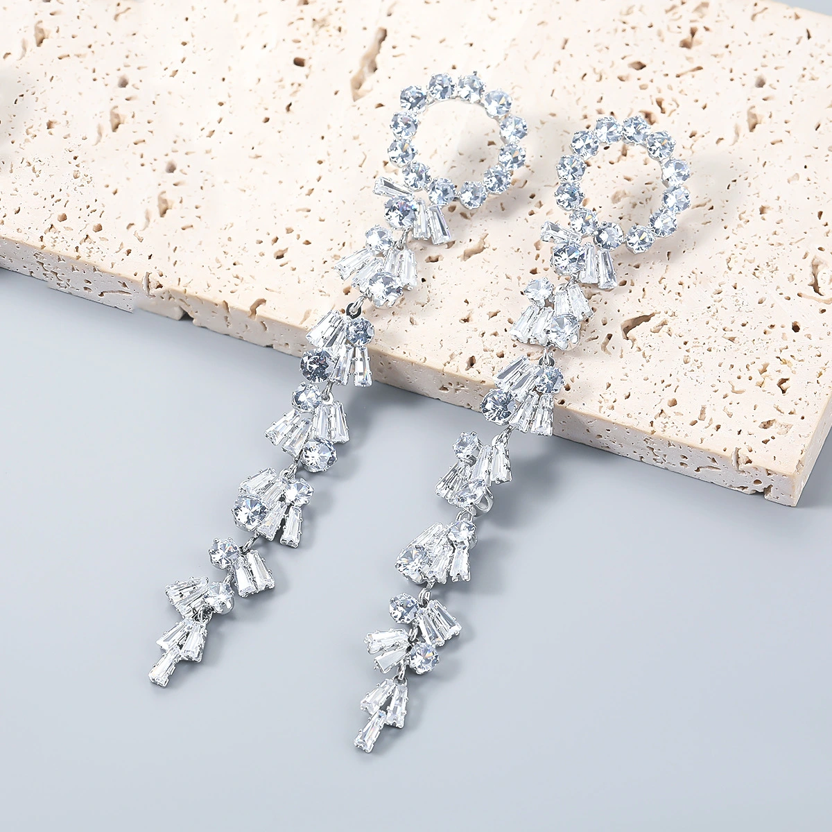 Super Flashing Claw Chain Series Alloy Inlaid Zircon Long Earrings