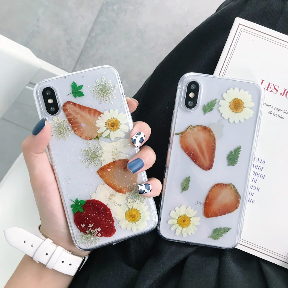 Epoxy Strawberry And Chrysanthemum All-inclusive Phone Case