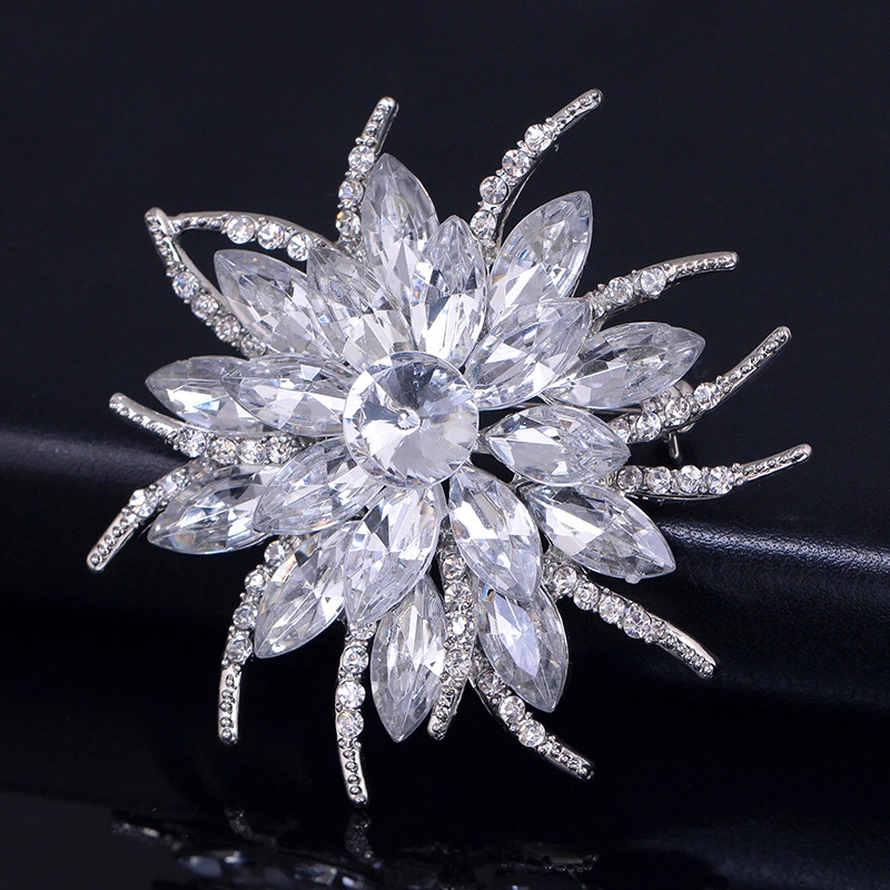 Fashion Vintage Collar Flower Crystal Brooch