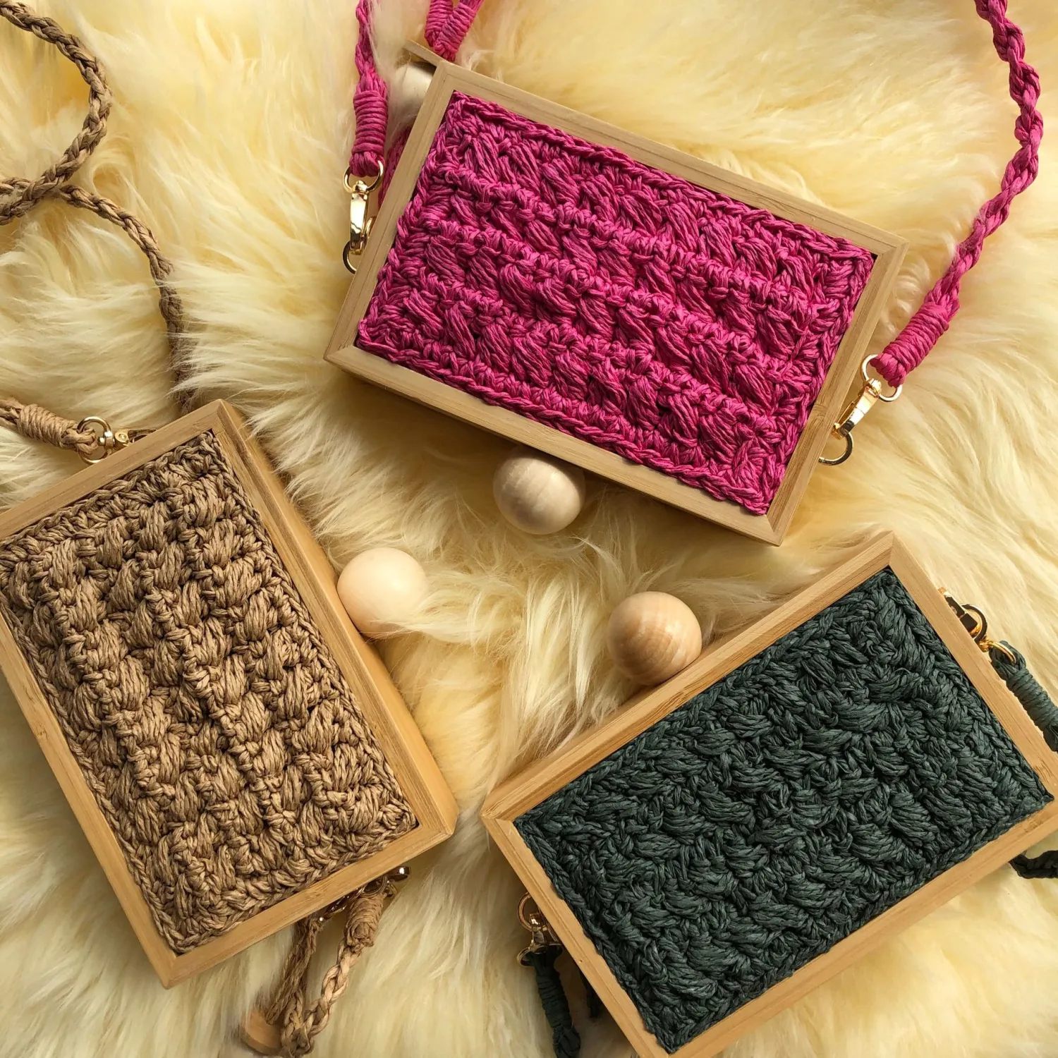 Wooden Frame Straw Bag In Stock Tassel Ball Head Hand Bag Messenger Bag Female Vacation Beach Bag
