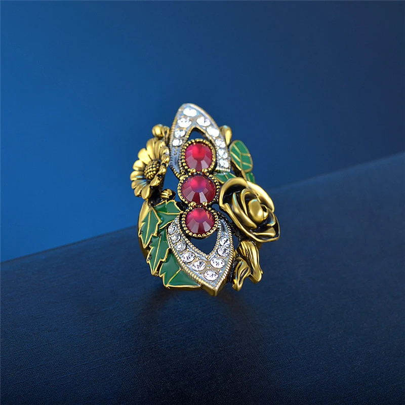 Exaggerated Gold-plated Color Separation Court Gemstone Ring Clothing Accessories