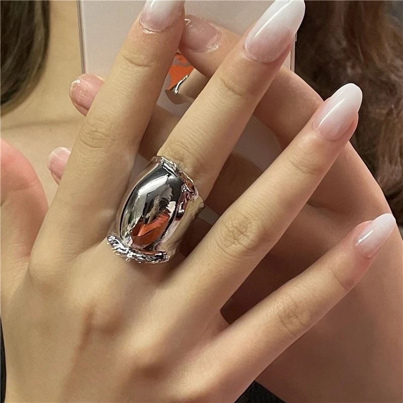 Metal Exaggerated Curved Glossy Design Ring