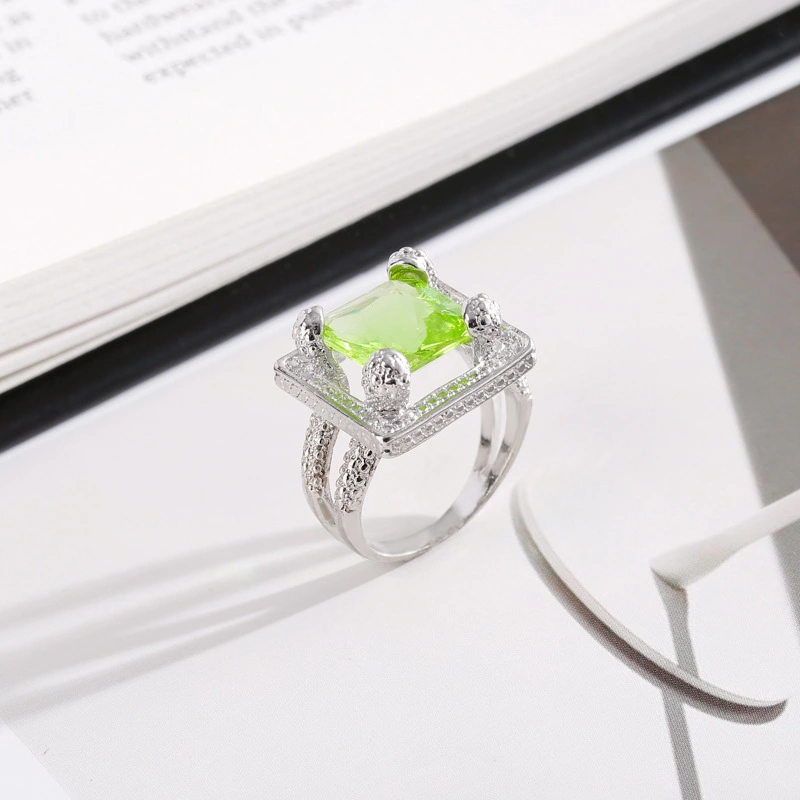 Hot Sale Fashion Trendy Rectangular Green Crystal Inlaid White Diamond Ladies Ring