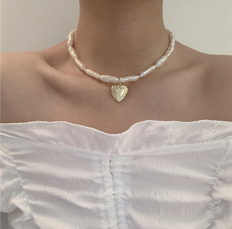 Vintage Palace Style Love Pendant Choker Clavicle Chain