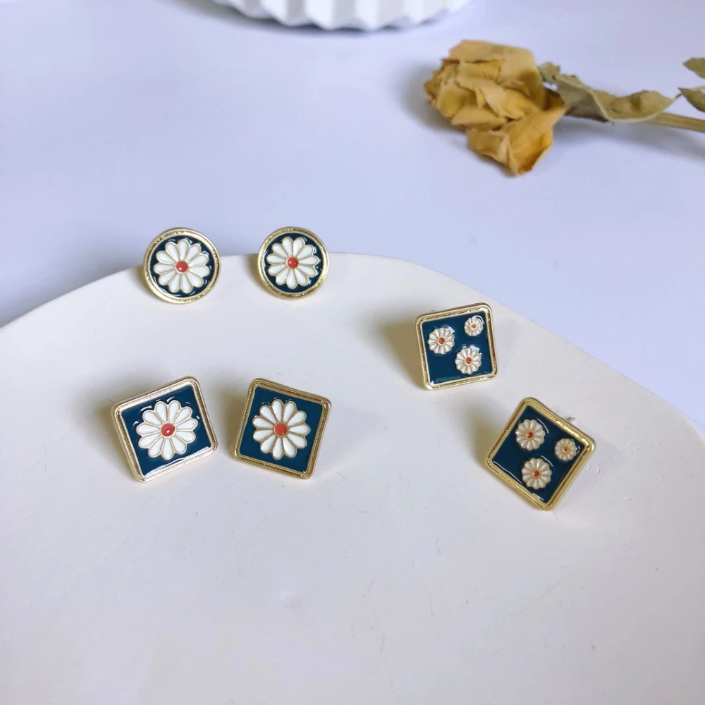 Vintage Enamel Small Daisy Korean Ins WindAsymmetric Flower