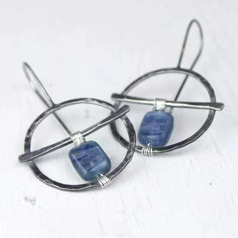 Beat The Circle Vintage Hand-wound Sapphire Earrings