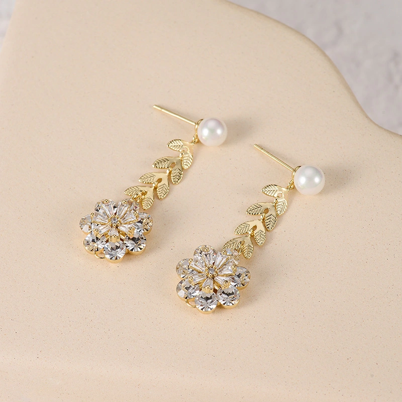 Temperament Female Gentle And Thin Natural Pearl Earrings