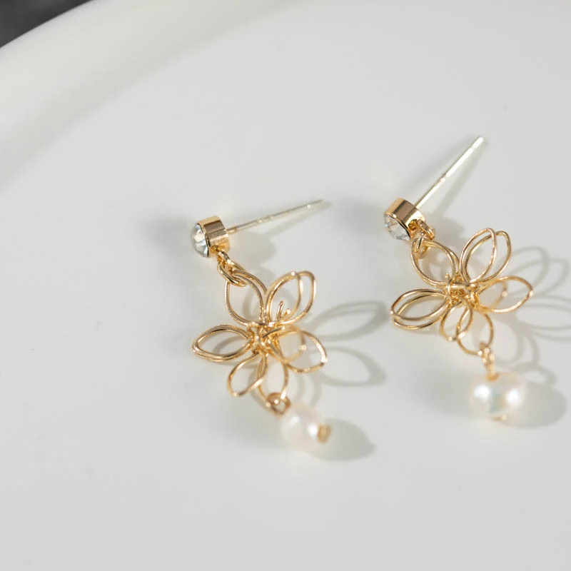 Earrings Feminine Temperament Fashion Earrings Cold Wind