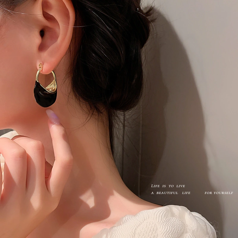 European And American Fashion Geometric Earrings Retro Exaggerated Simplicity