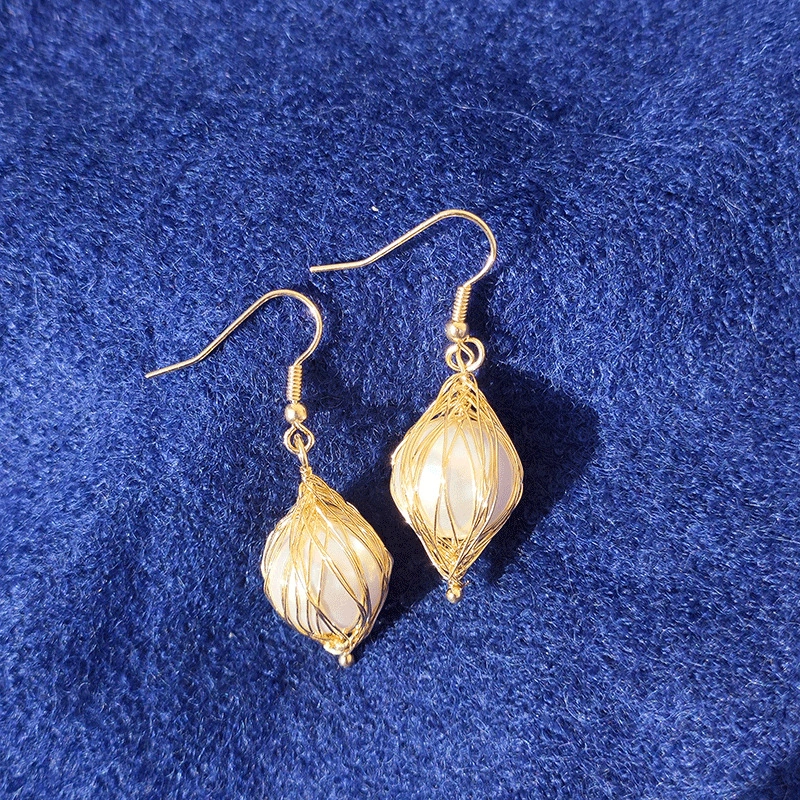 Female Hand-plated Winding Pearl Earrings