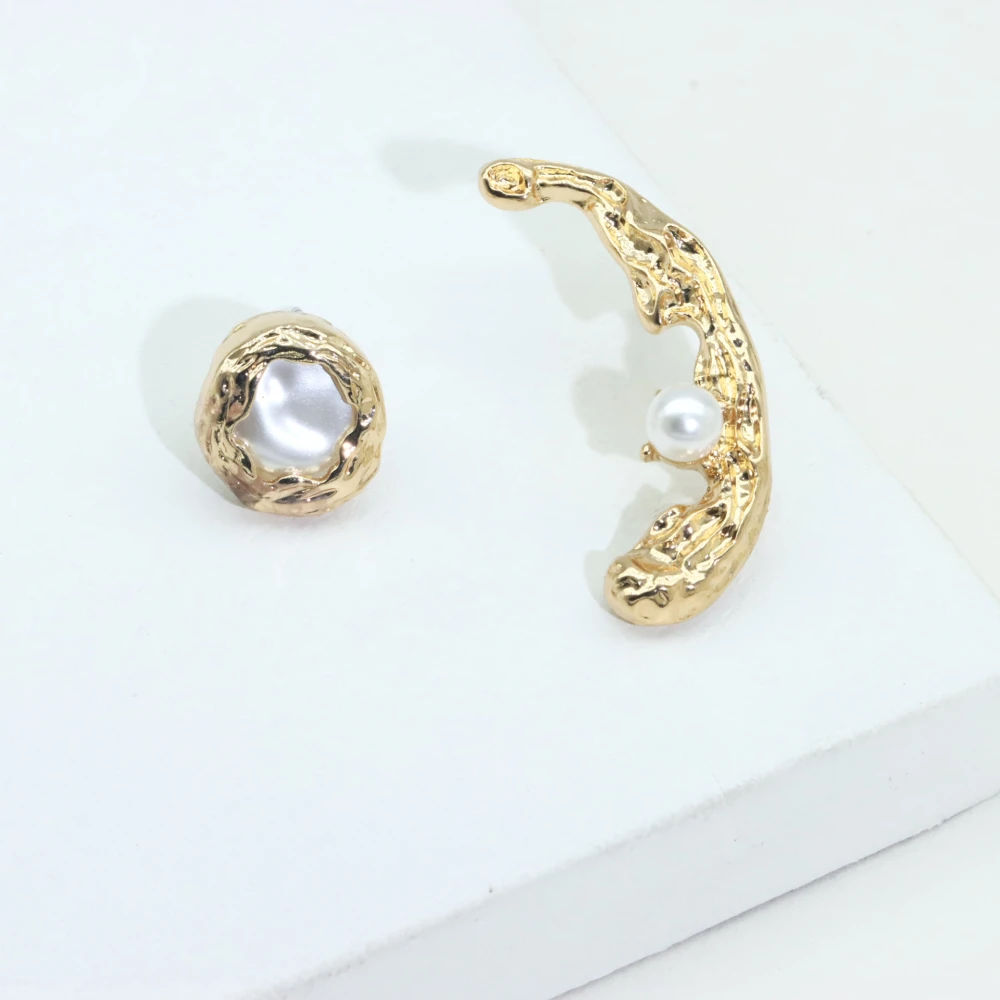 Baroque Imitation Pearl Asymmetric Earrings