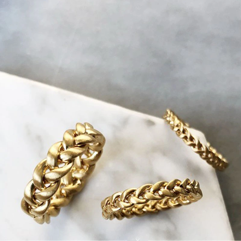 Niche Woven Twist Matte Matte Vintage Ring Titanium Steel Plating Real Gold