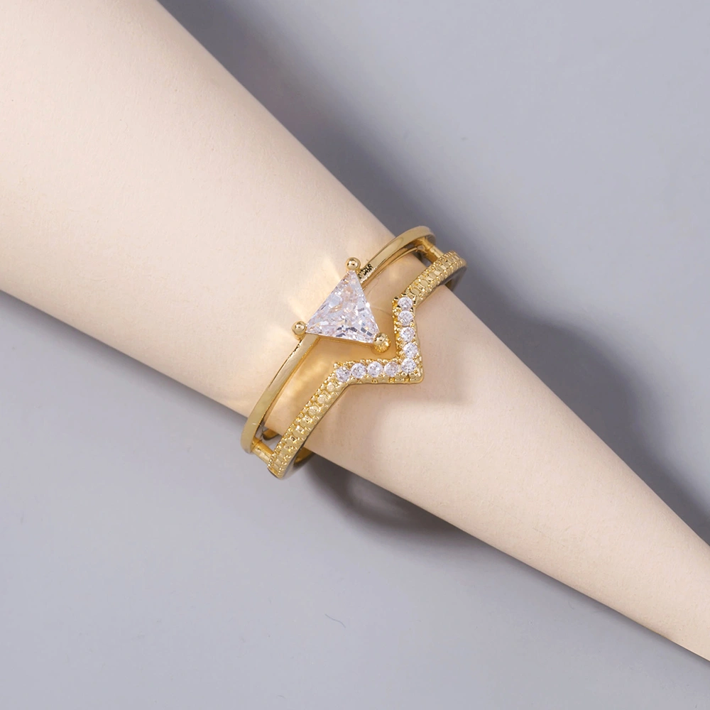 Geometric Irregular Triangular Zircon Ring Ring With Double V-Shaped Micro-Gem Inlay