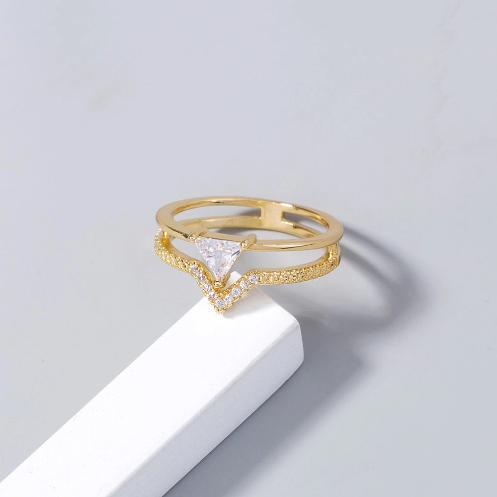Geometric Irregular Triangular Zircon Ring Ring With Double V-Shaped Micro-Gem Inlay
