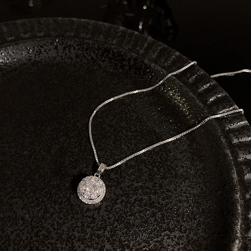 Rotate The Rotating Zircon Ring At The Time Of The Explosion