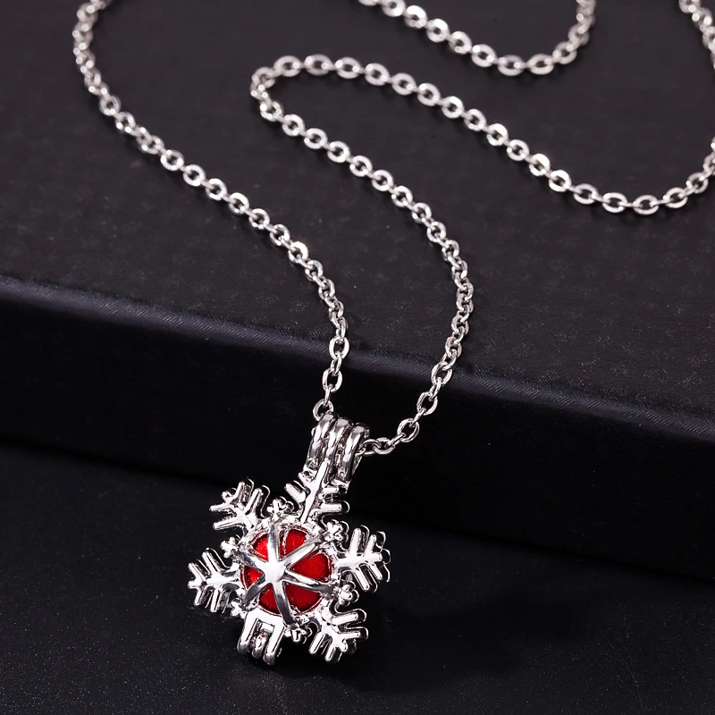 Creative European And American Style Christmas Snowflake Hollow Ball Pendant